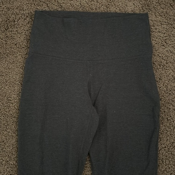 Old Navy Gray Leggings with Cutouts Size Small - Picture 3 of 10